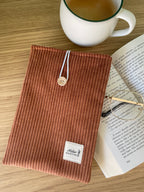 Pochette à livre de poche velours camel